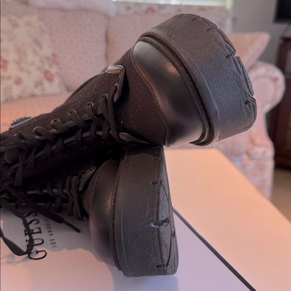 Guess Women's Black Lace-Up Combat Boots sz 9…with Box - Picture 9 of 10